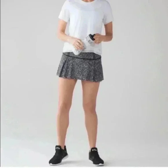 Lululemon Lost in Pace Skirt with shorts Sz 6T - Picture 5 of 9